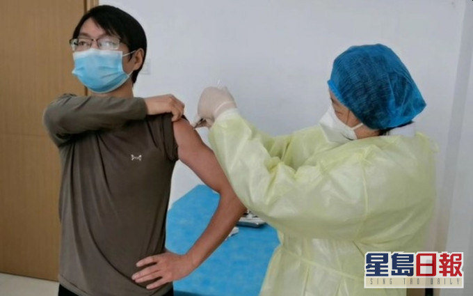 內地108人完成疫苗接種，有個別志願者指曾出現輕微發燒及乏力。(網圖)