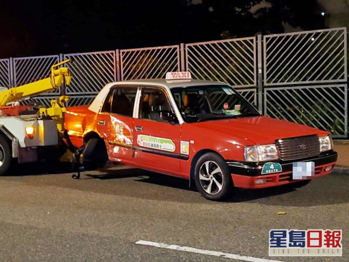 九龍塘七人車越線撼紅的，女司機涉酒駕被捕。