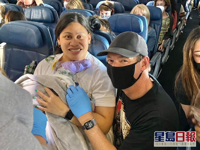 寶寶成功在機上出世。Hawaii Pacific Health FB