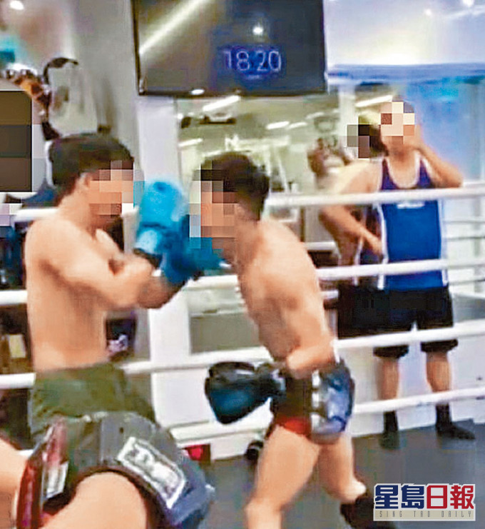 兩名拳手進行友誼賽期間,俱無戴上頭套。