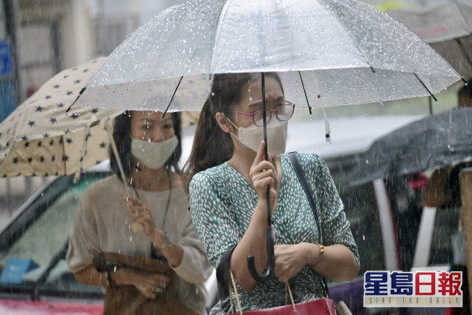 預測今日多雲及有幾陣驟雨。資料圖片