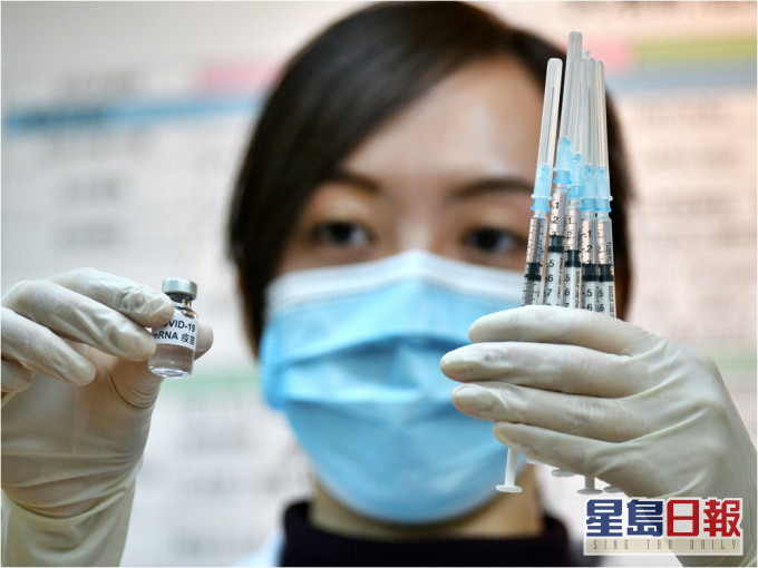 委員會指沒證據顯示體弱長者接種復星/BioNTech疫苗後的死亡率有所增加。資料圖片