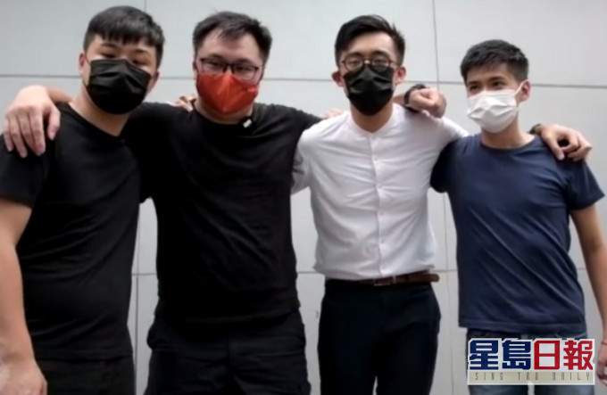 王百羽(左2)参选「超区」获岑敖晖(右)到场支持。