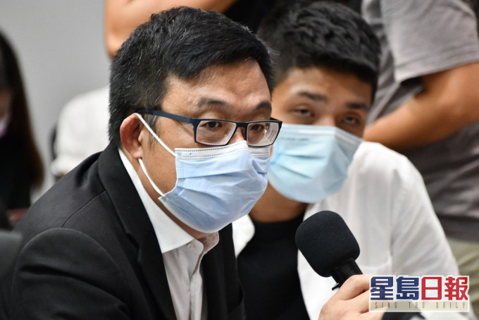 涂謹申協助部分被拘留的港人家屬。資料圖片
