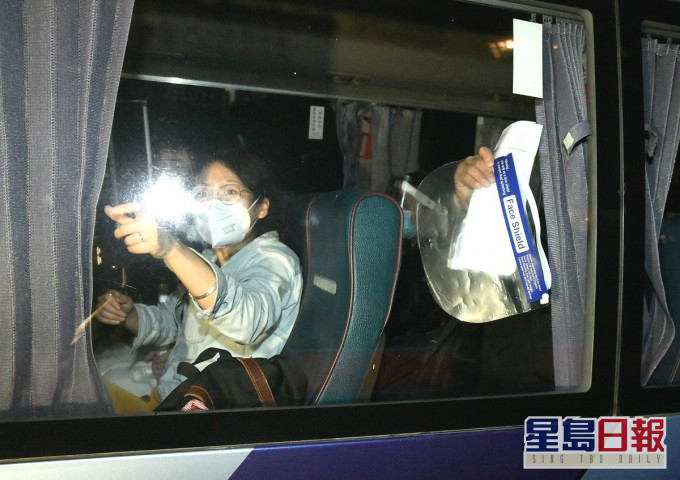 曾滯留機場旅客送往檢疫中心。