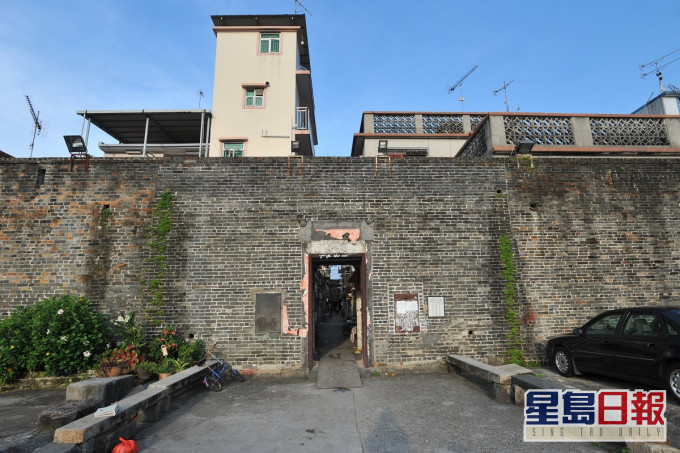 元朗吉庆围村民竖告示牌要求游客勿进。资料图片