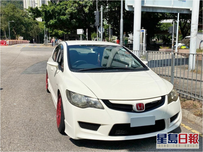 警方尋獲2部私家車,相信與年初一火炭路的非法賽車事件有關。警方圖片