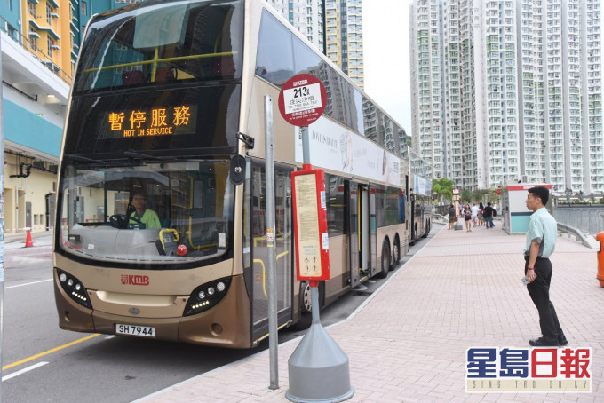 九巴明起恢復部分路綫。資料圖片