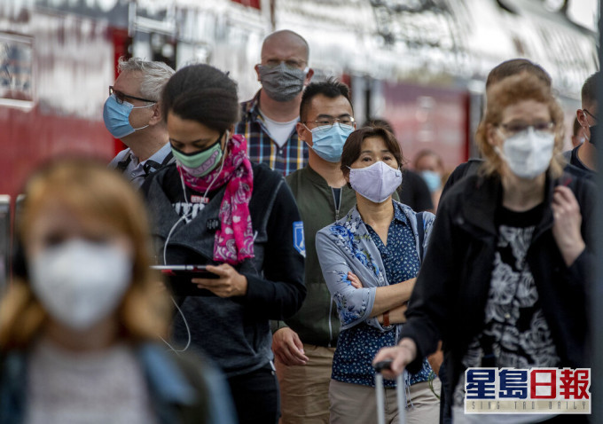 疫情持續反覆 德法加強佩戴口罩規定。AP