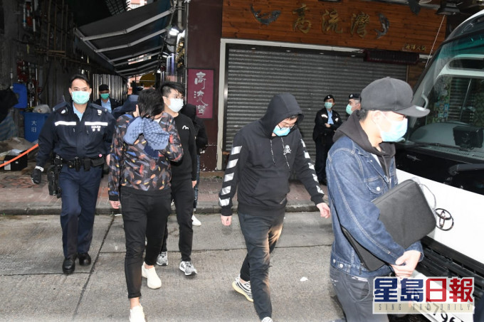 警方拘捕91人。