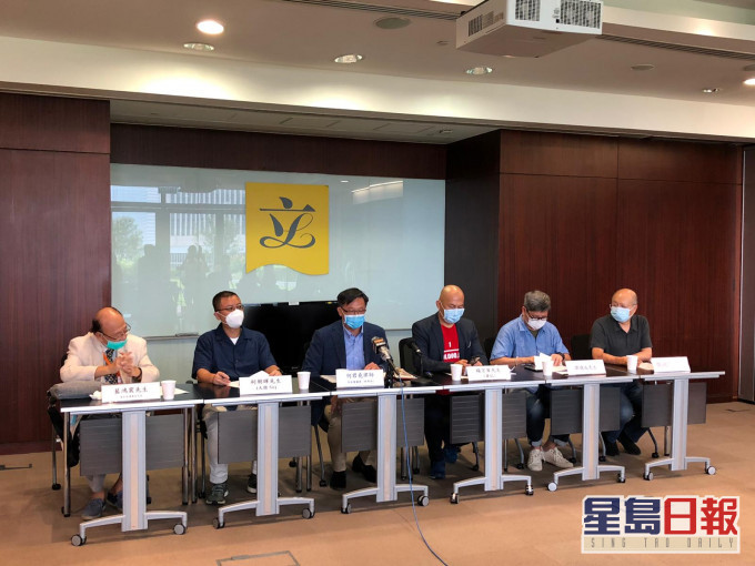 何君堯倡13名民主派議員應不獲延任。