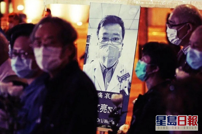 網民對李文亮思念不減,在他的微博不斷留言。AP