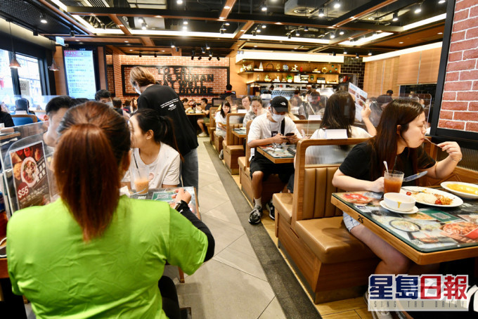 政府指外出用膳及外賣和衣履價格的按年升幅有所擴大。資料圖片