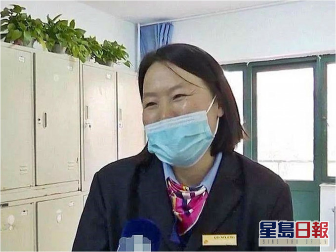 舍監眼見石家莊學生無法回鄉過家,便邀請她回家過年。網圖