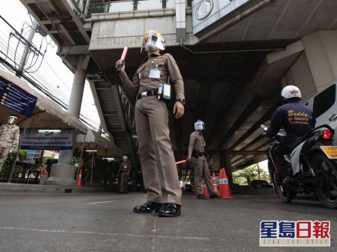 泰國今日起禁止外來客機入境為期3日。AP
