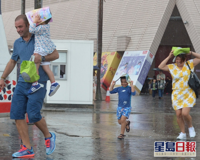 一道低壓槽在今明兩日為南海北部帶來不穩定天氣。 資料圖片