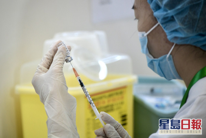 輝瑞指已接種兩劑復必泰人士,年內可能需補打第三針或每年接種。資料圖片