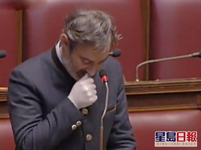 議員丹尼爾·貝洛帝匯報當地新冠肺炎疫情時,數次失控落淚。(網圖)