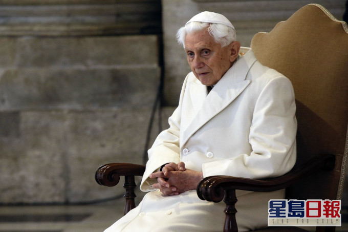德國傳媒指93歲前教宗本篤十六世患皮膚病。 AP