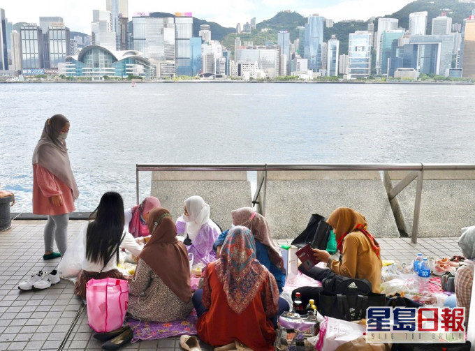 外傭中介指,若外傭持續未能來港工作,預料薪金將再度被推高。資料圖片