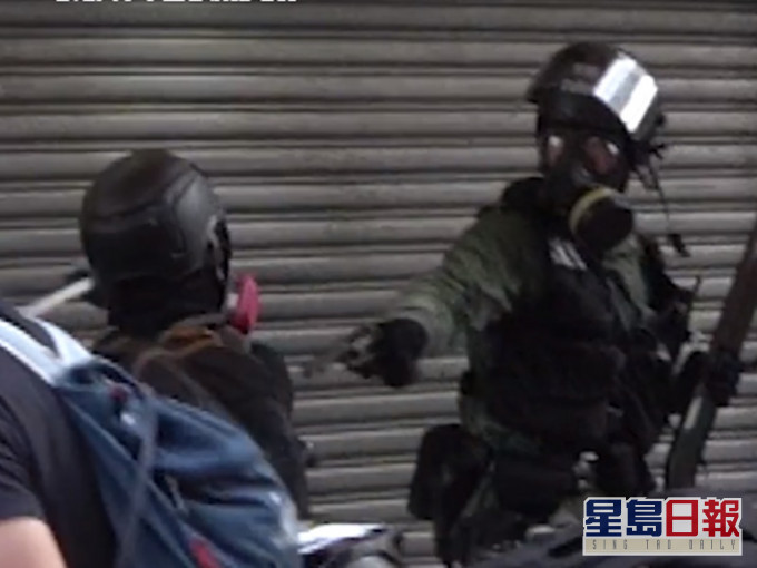 一名中五學生去年10月1日參與反修例示威期間,在荃灣大河道一號休憩處遭警員開槍中胸部。香港大學學生會校園電視圖片