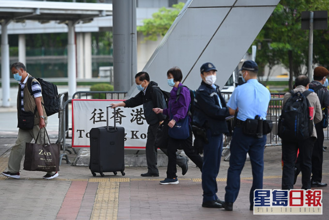 市民陸續回港。