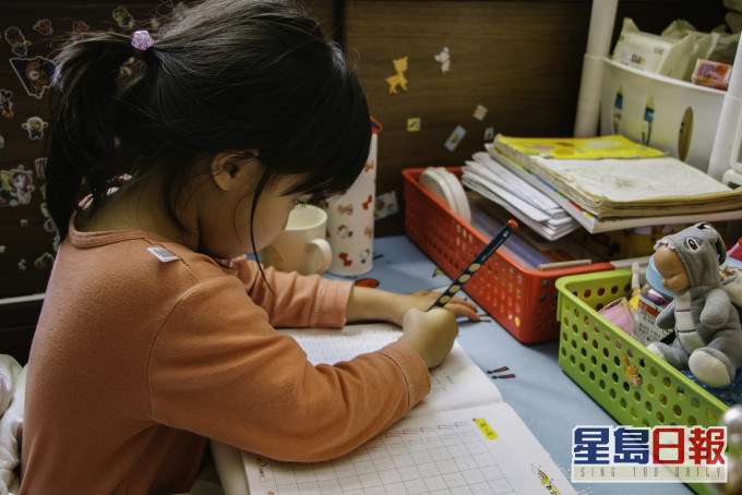 有網民不理解爲何其他家長在學校群組炫耀子女。unsplash示意圖片