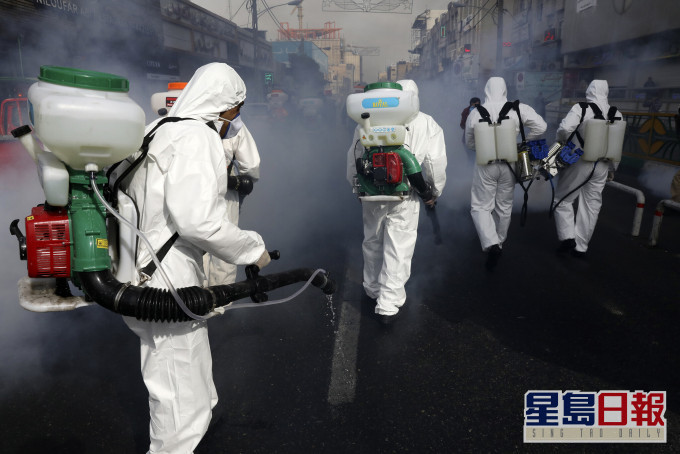 沙特阿拉伯当局消毒。AP资料图片