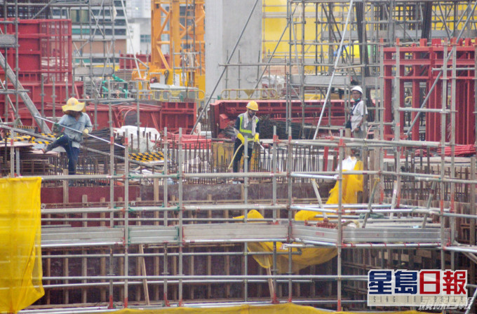 香港建造业总工会发声明,冀望政府避免「一刀切」实施禁止堂食规定。 资料图片
