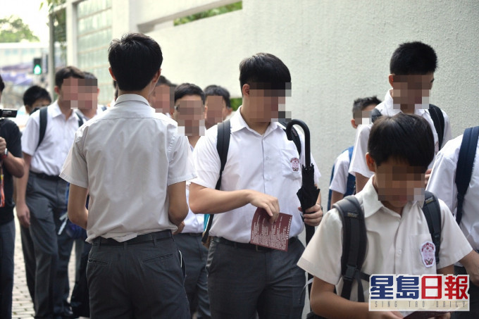 有媽媽懷疑15歲兒子與補習女教師有曖昧。示意圖片