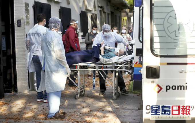 全球疫情死亡人數達18萬多人。AP