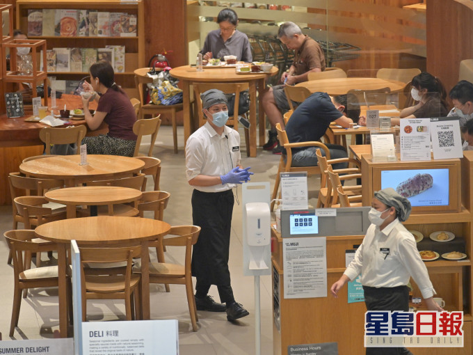 黃家和指晚市禁堂食措施,令食肆生意大受打擊。 資料圖片