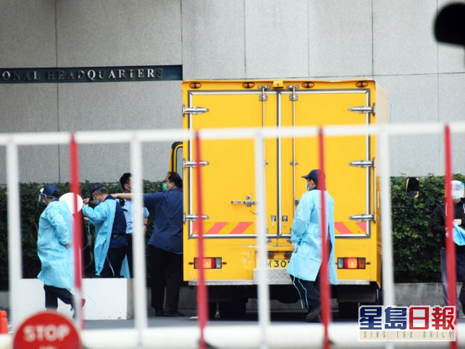 灣仔警察總部一名37歲男警暈倒,其後證實當場死亡。