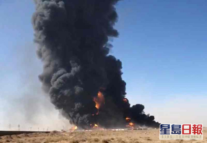 報道指爆炸引起的大火波及500輛車。AP