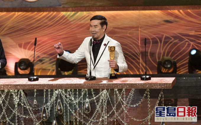 白彪說前三年沒工開,就試留羊咩鬚改運,即獲演《愛.回家》雷公角色,今年更拎獎。