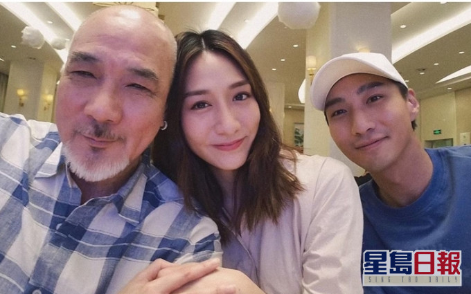 徐穎堃最近與爸爸和哥哥齊齊橫店開工。