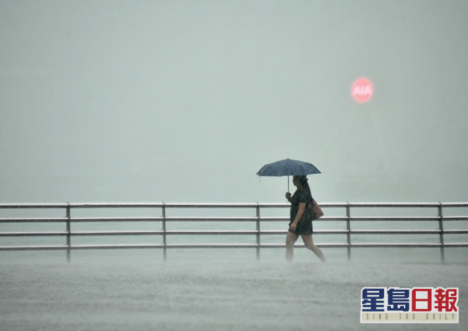 天文台預料強雷雨區未來一兩小時影響本港。資料圖片