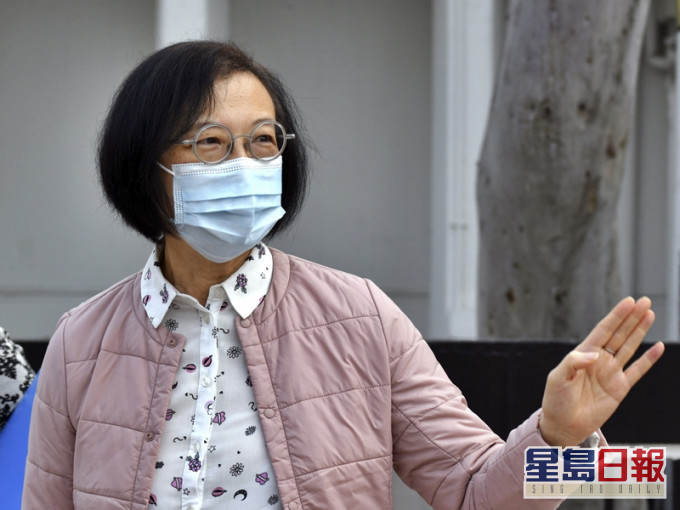 食物及卫生局局长陈肇始呼吁市民,不要参与跨家庭聚会,又强调有需要时会探讨规管家居内家庭聚会。资料图片