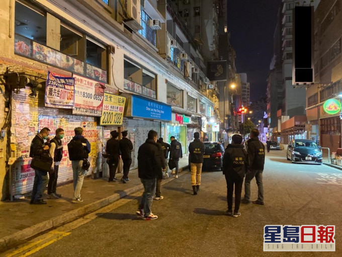 跨部門昨晚巡查尖沙嘴一帶的食肆、酒吧及派對房間。圖:警方提供