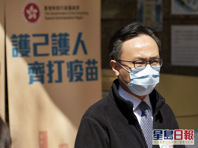公務員事務局局長聶德權表示,相信未來幾日後能開放第3周的新冠疫苗接種計畫預約。資料圖片