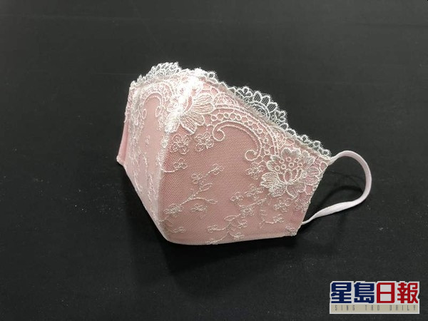有喱士的口罩成為男性目光的焦點,引起熱議。(網圖)