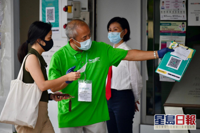 市民陸續接種疫苗。