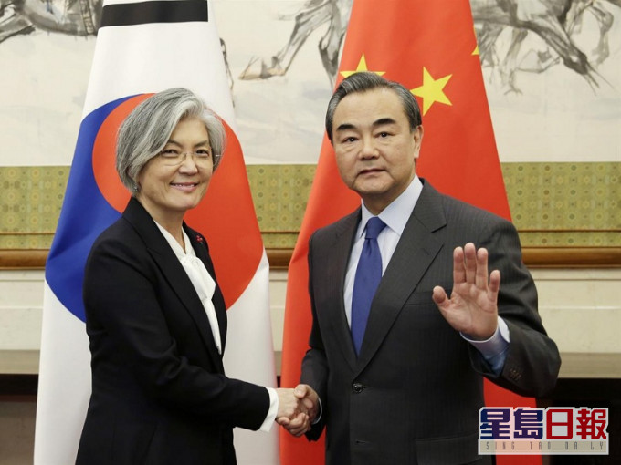 中國外長王毅與韓國外長康京和表示,習近平訪韓計劃不變。AP
