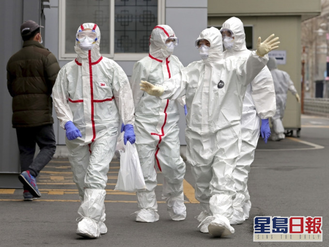 美國擬引用《國防生產法》增防護衣物及口罩等防護裝備。AP資料圖片