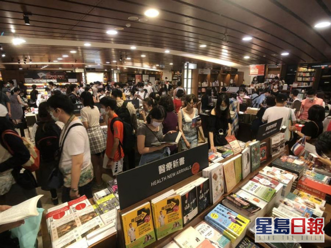 連日大批民眾告別誠品敦南店。