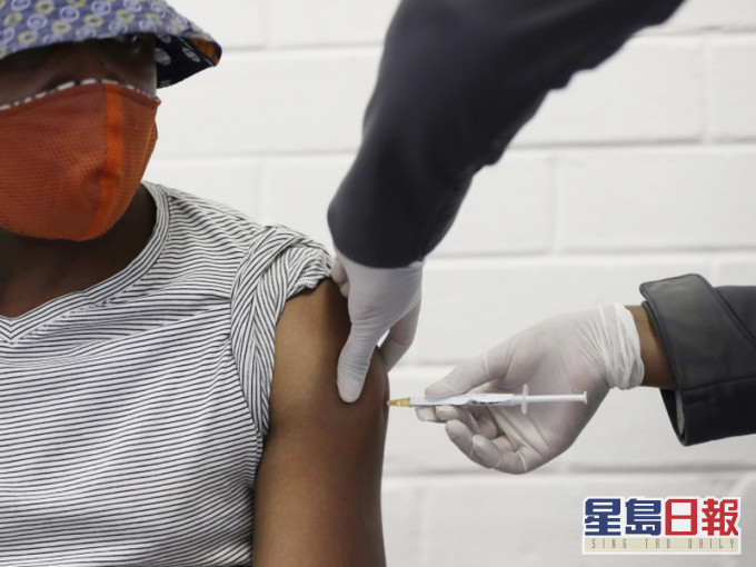 俄罗斯遭英美指控窃取新冠病毒疫苗研发资料。AP资料图片