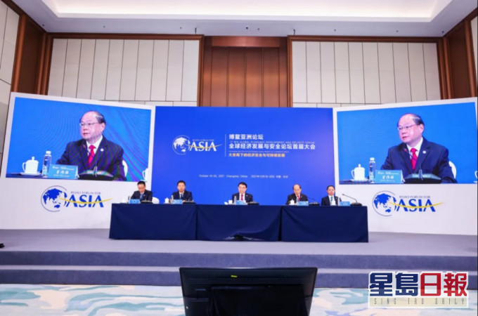 曾偉雄以首屆大會主席的身份介紹了大會議程。網上圖片