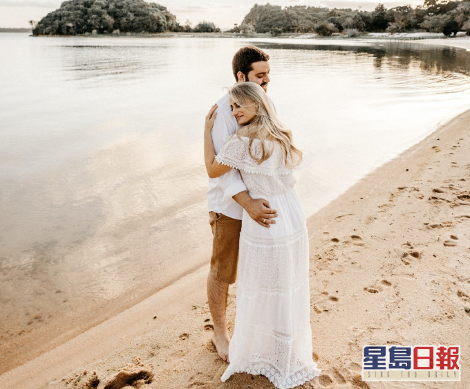 網民揭丈夫的男性好友有婚外情。unsplash圖片