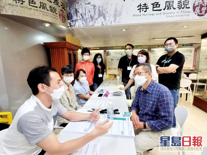 陳茂波表示自己昨日到該四個服務點了解情況,見到過程順暢。資料圖片