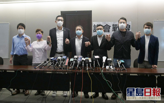 民主黨將根據民調結果決定未來1年在議會去留。